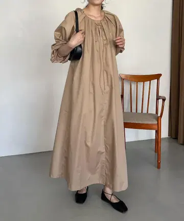 [ 새상품 ] 카프리슈 마쥬 턱 플레어 원피스