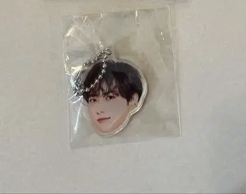 INI 오자키 타쿠미 XQUARE 얼굴 아크릴 키링 캡슐 토이
