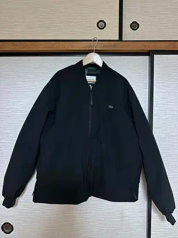 LACOSTE 블랙 나일론 자켓 가을/겨울에 딱 맞는 최고의 아이템입니다