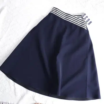택 포함 새상품! 보더스 앳 발코니 플레어 스커트 네이비 하이웨스트