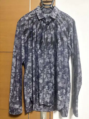 닐 바렛 카모 패턴 번개 그래픽 긴팔 셔츠