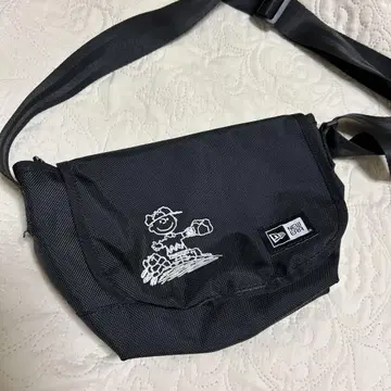 NEWERA 피넛 콜라보 숄더백