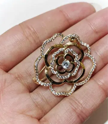 엘레강트한 꽃 모양 골드톤 브로치 5cm
