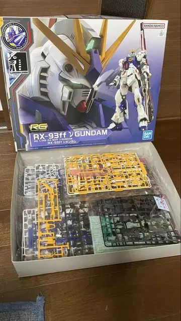 RG RX-93ff 건담 프라모델