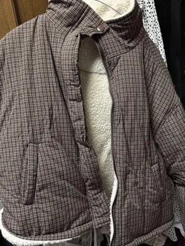 브라운 체크 다운 자켓