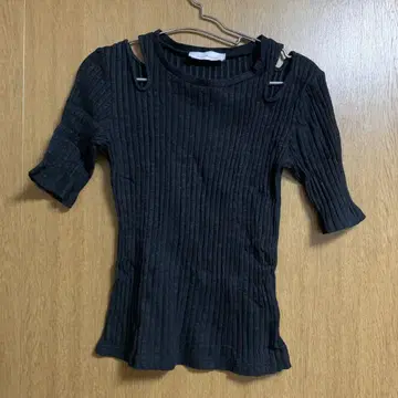 Lautashi 라우타시 블랙 반팔 리브 상의