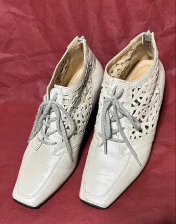 긴자 요시노야 새상품급 화이트 레이저컷 소가죽 숏부츠 23.5cm 일본제