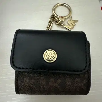 마이클코어스 AirPods 케이스