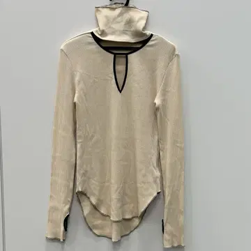 하이넥 긴팔 티셔츠