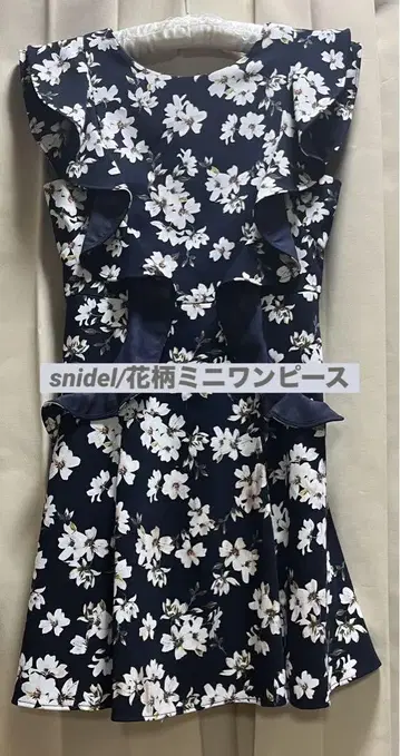 네이비 플라워 프린트 슬리브리스 원피스