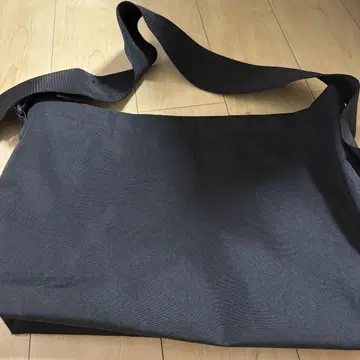 블랙 나일론 숄더백