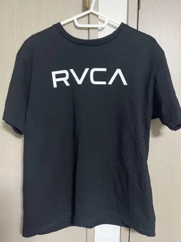 RVCA 블랙 T셔츠