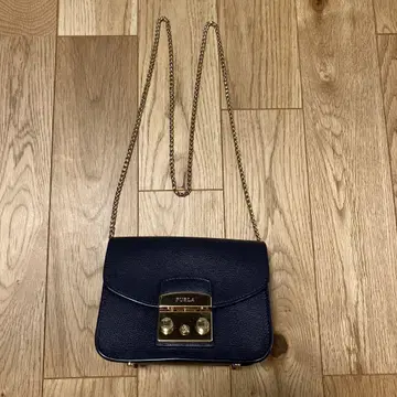 네이비 FURLA 훌라 숄더백 가죽 체인 백