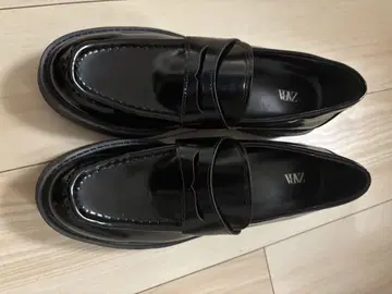 ZARA 블랙 로퍼 중간 힐