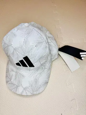 adidas 화이트 잎사귀 패턴 캡