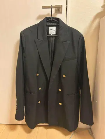 ZARA 골드 버튼 테일러드 자켓