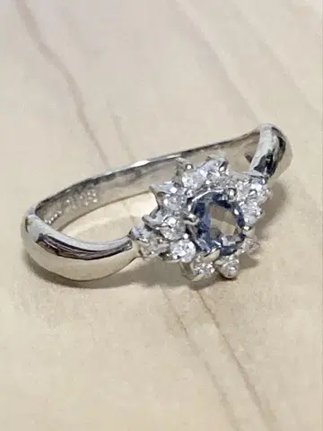0.198ct 옅은 색상의 알렉산드라이트 반지