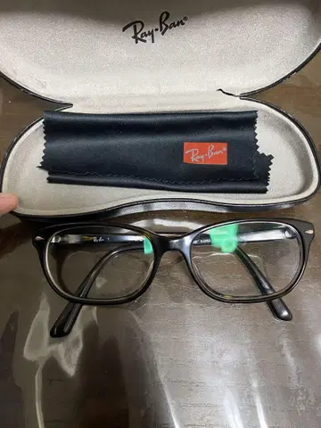 Ray-Ban 프레임 안경 케이스 포함