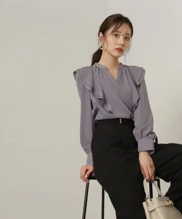 [ 새상품 ] 프로포션 바디 드레싱 오텀 프릴 블라우스 블루