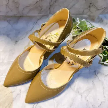 새상품급 DIANA 다이애나 카키 스틸레토 펌프스 22.5cm