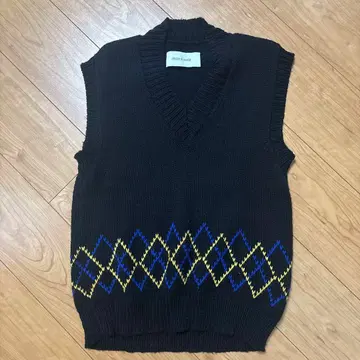 Ernest W. Baker 니트 베스트