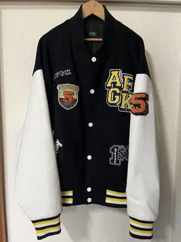 a few Goodkids 5주년 바시티 자켓