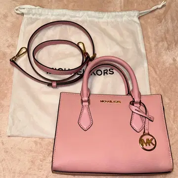 [ MICHAEL KORS ] SHEILA 센터 지퍼 새첼 스몰