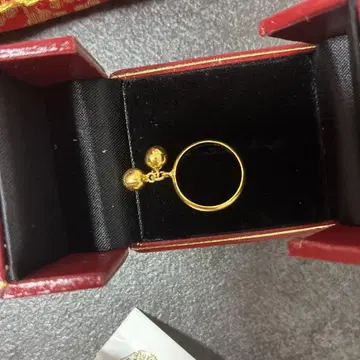 골드 볼 참 반지