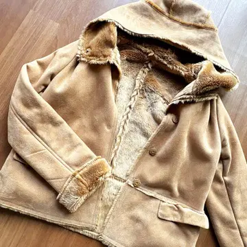 무스탕 자켓 후드 부착 보아 자켓 브라운 계열 컴시즘 M