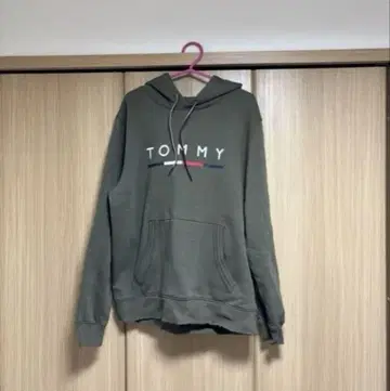 TOMMY HILFIGER 올리브 그린 속기모 후드티 L 사이즈
