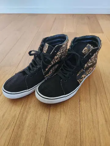 Vans 레오파드 무늬 하이컷 스니커즈