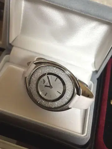 정가 49800엔 swarovski 손목시계