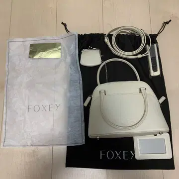 FOXEY 화이트 핸드백