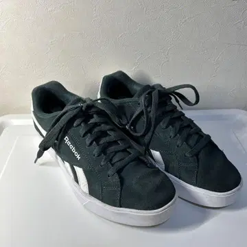 Reebok 다크 그린 스니커즈