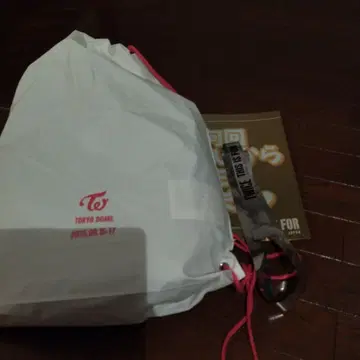 TWICE THIS IS FOR 업그레이드 굿즈 은색 테이프 슬로건