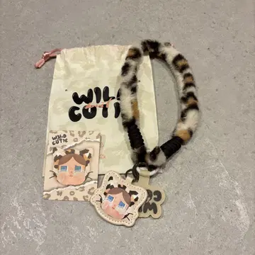 CRYBABY wild but cutie 폰참 클라이베이비