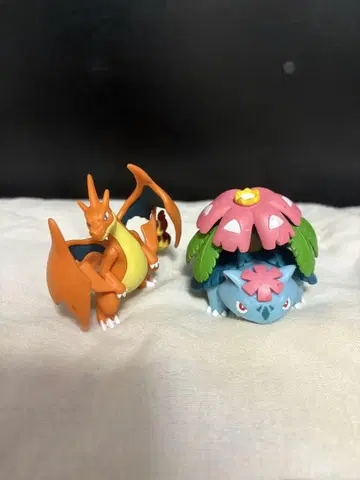 메가 리자몽 Y 메가 이상해꽃 피규어 2체 세트