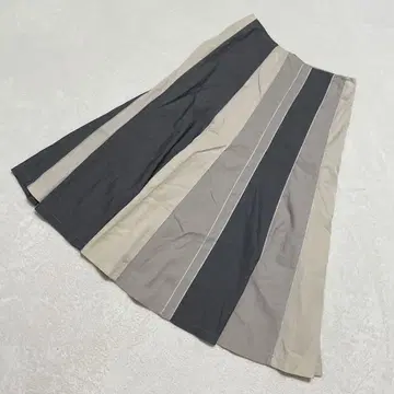 DESVISIO 배색 플레어 스커트 멀티 컬러 무릎 기장 고급 40
