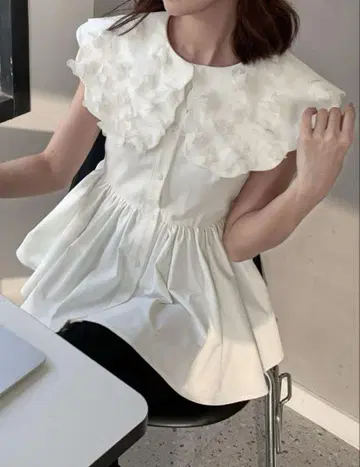 벌스데이 바쉬 LILIY FLOWER FRILL TOPS M 사이즈