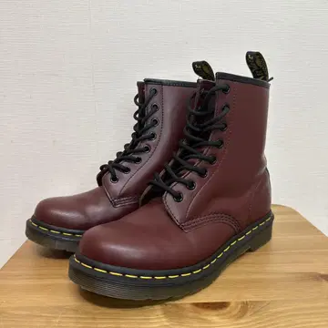 Dr Martens 닥터마틴 8홀 부츠 11821 체리 레드