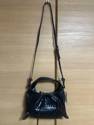 블랙 숄더백 뜨개질 디자인