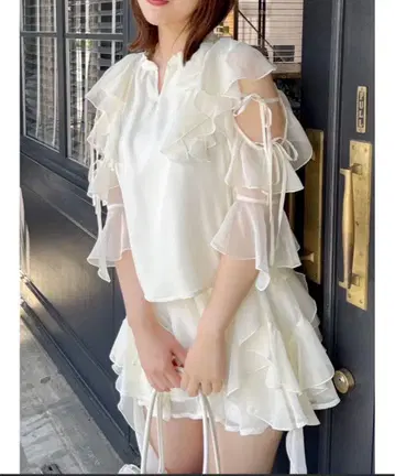 dazzlin 시어 플루이드 프릴 블라우스 블라우스