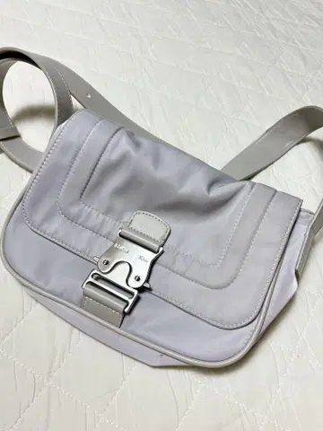 matin kim 나일론 MINI BUCKLE BAG 라이트 그레이