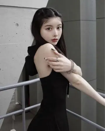 다리치 후드 베어컷 미니 원피스