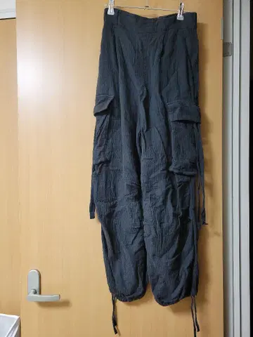 다크 그레이 와이드 실루엣 카고 팬츠 M 사이즈