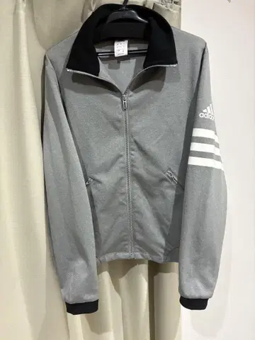 adidas 트랙 자켓 M 사이즈 미사용 새상품