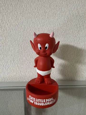 레드 데빌 메시지 동상