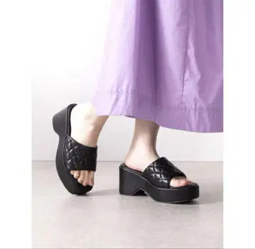Realta 레알타 8cm 웨지솔 퀼팅 샌들 힐