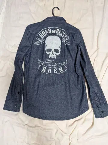 로엔 데님 스컬 프린트 긴팔 셔츠