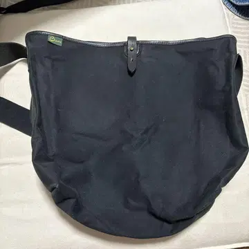 브래디 숄더백